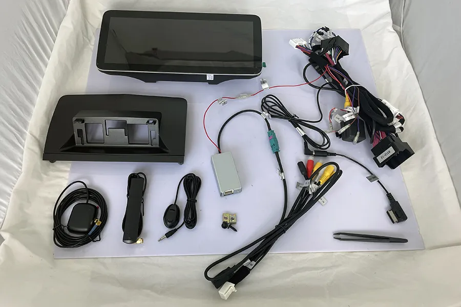 Mercedes-Benz C-Class W204 2007-2011 aftermarket radio upgrade carplay DAB 
