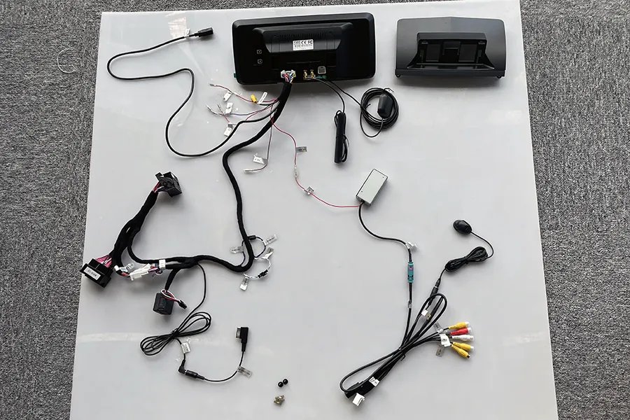 Mercedes-Benz C-Class W204 2007-2011 aftermarket radio upgrade carplay DAB 