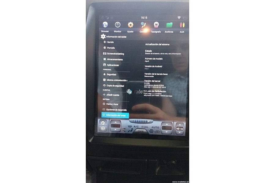 Ford Kuga radio upgrade retrofit tesla style 10.4 inch carplay android auto backup camera 2013-2017 image